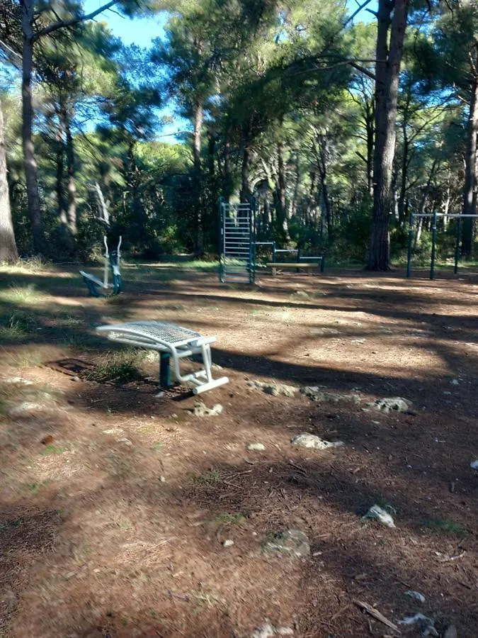 Apartmani Alma Pola 0*,